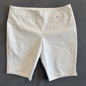 Ruby Rd. White Stretch Bermuda Shorts Size 18